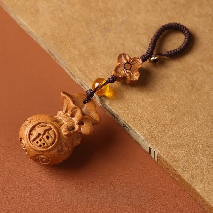 Buddha Stones Breloczki do kluczy z motywem szczęścia Peach Wood Fu Character Lotus Wealth Pouch - Brązowa lina w kolorze kwiatu śliwki - image 0