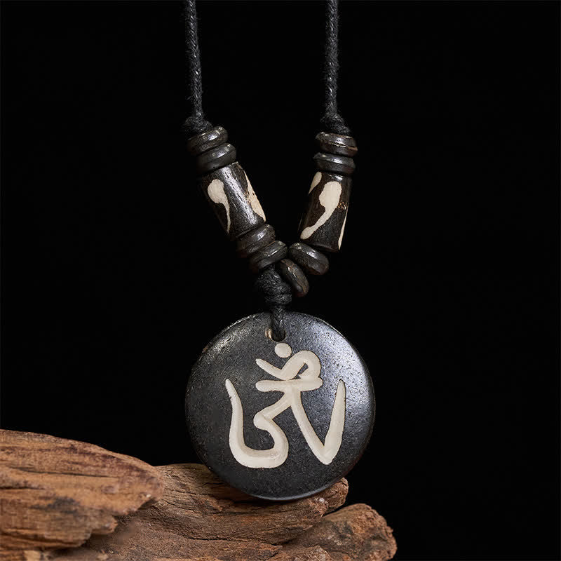 Buddha Stones Naszyjnik z okrągłym wisiorkiem OM z koralików kostnych w stylu tybetańskim - OM (Uważność ♥ Połączenie) - image 0