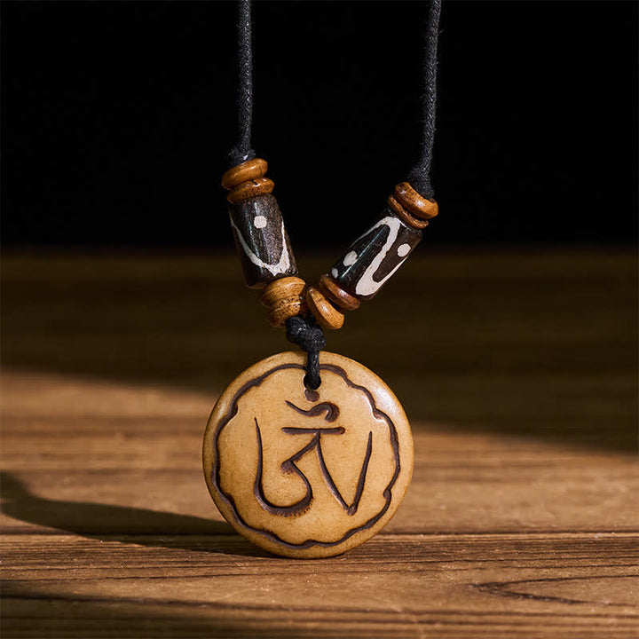 Buddha Stones Naszyjnik z koralików OM, ręcznie rzeźbiony, tybetański wisiorek i wyraz współczucia - OM (Uważność ♥ Połączenie) - image 0