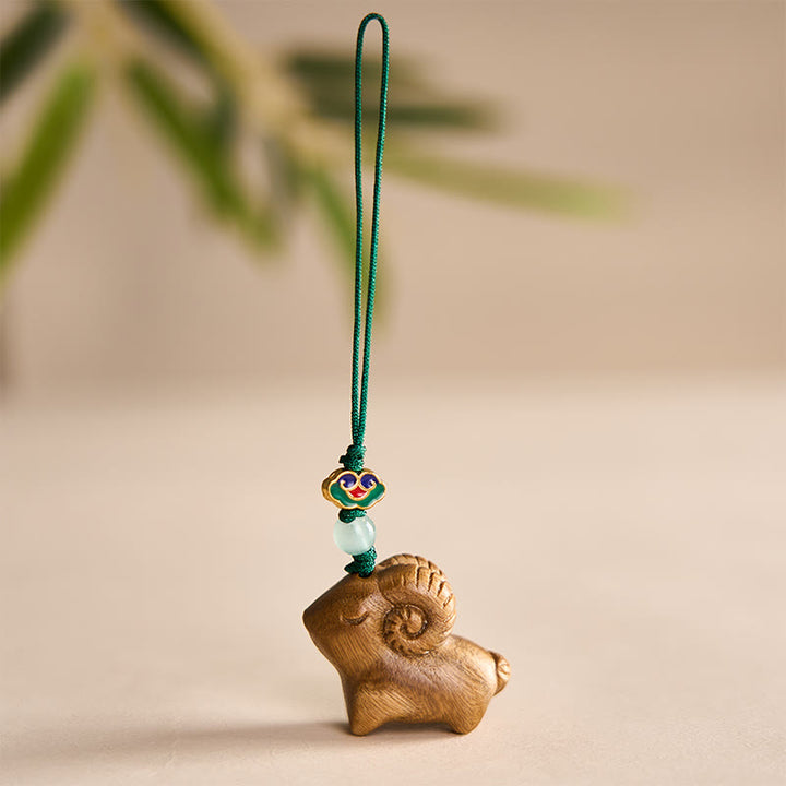 Buddha Stones Ręcznie rzeźbione breloki z motywem kozy sandałowej - Zielony - image 0