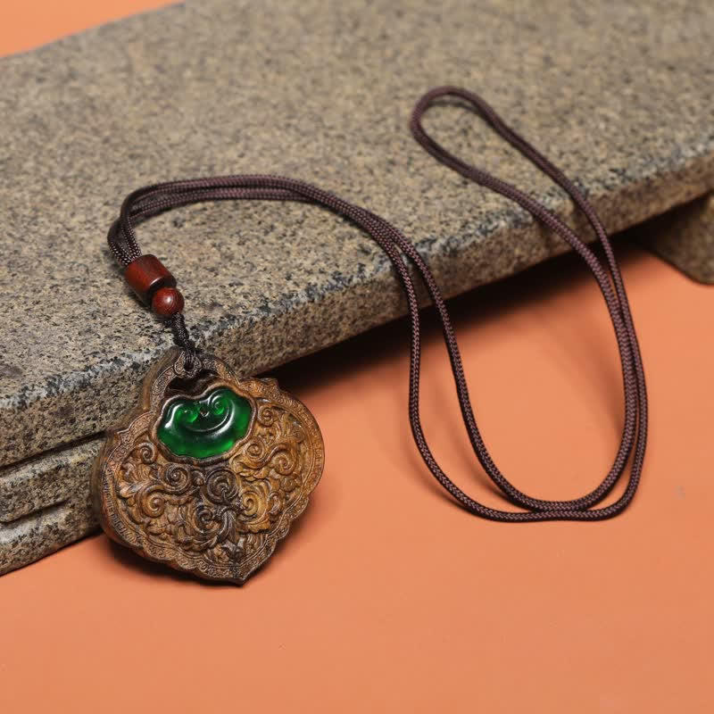 Buddha Stones Naszyjnik z kłódką szczęścia i dobrych życzeń z rzeźbionego zielonego agatu z drewna sappanwood - image 1