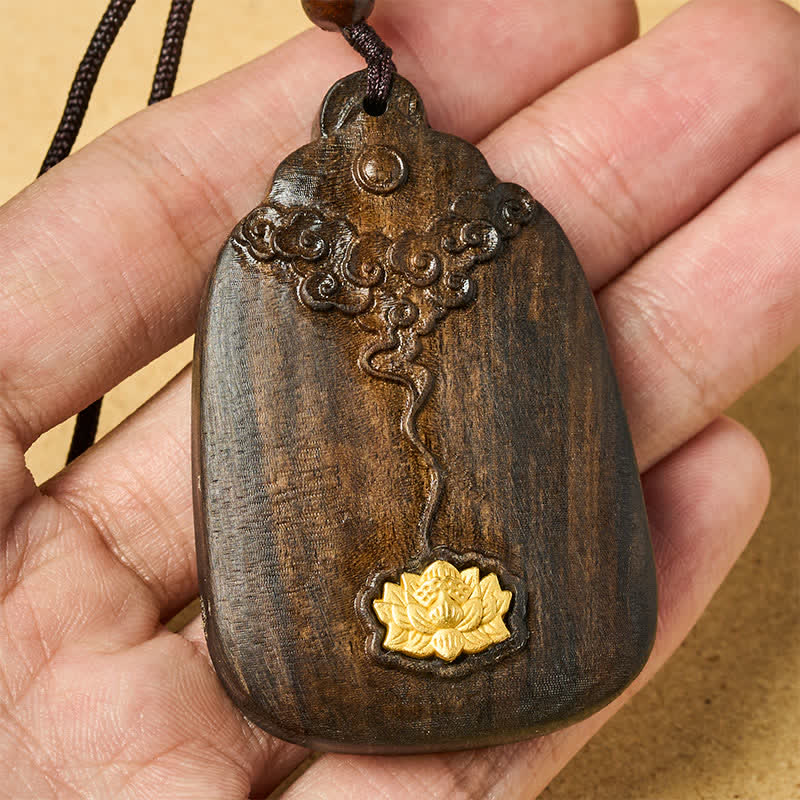 Buddha Stones Naszyjnik z wisiorkiem "Nowy początek" z drewna sappanwood, "Szczęśliwe chmury, lotos" - image 4