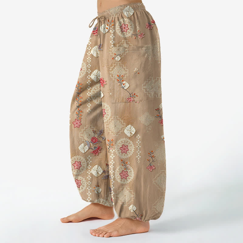 Buddha Stones Bawełniane spodnie damskie typu harem z elastycznym pasem i geometrycznym wzorem w kwiaty w stylu vintage i kieszeniami bocznymi - image 1