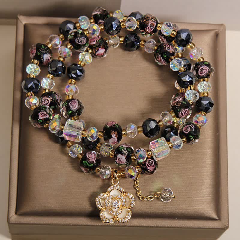Buddha Stones Bransoletka z czarnym szklanym koralikiem Liu Li z zawieszką w kształcie kwiatu kamelii i harmonijnym połączeniem - image 1