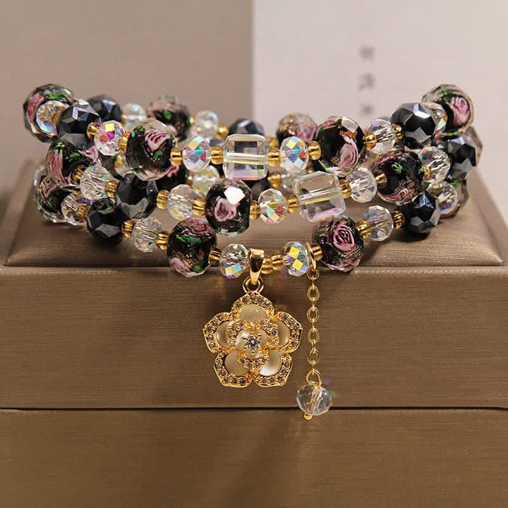 Buddha Stones Bransoletka z czarnym szklanym koralikiem Liu Li z zawieszką w kształcie kwiatu kamelii i harmonijnym połączeniem - Czarna Kamelia Charm - image 0