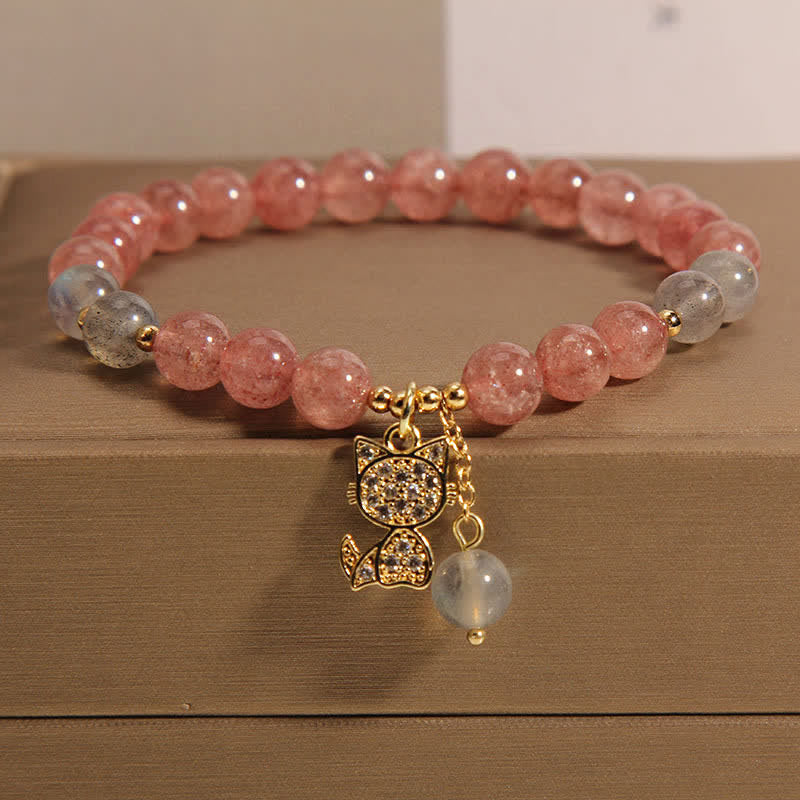 Buddha Stones Bransoletka z zawieszką miłosną w kształcie kota z kwarcu truskawkowego i kamienia księżycowego - Kwarc truskawkowy (obwód nadgarstka: 5,5-5,9 cala / 14-15 cm) - image 0