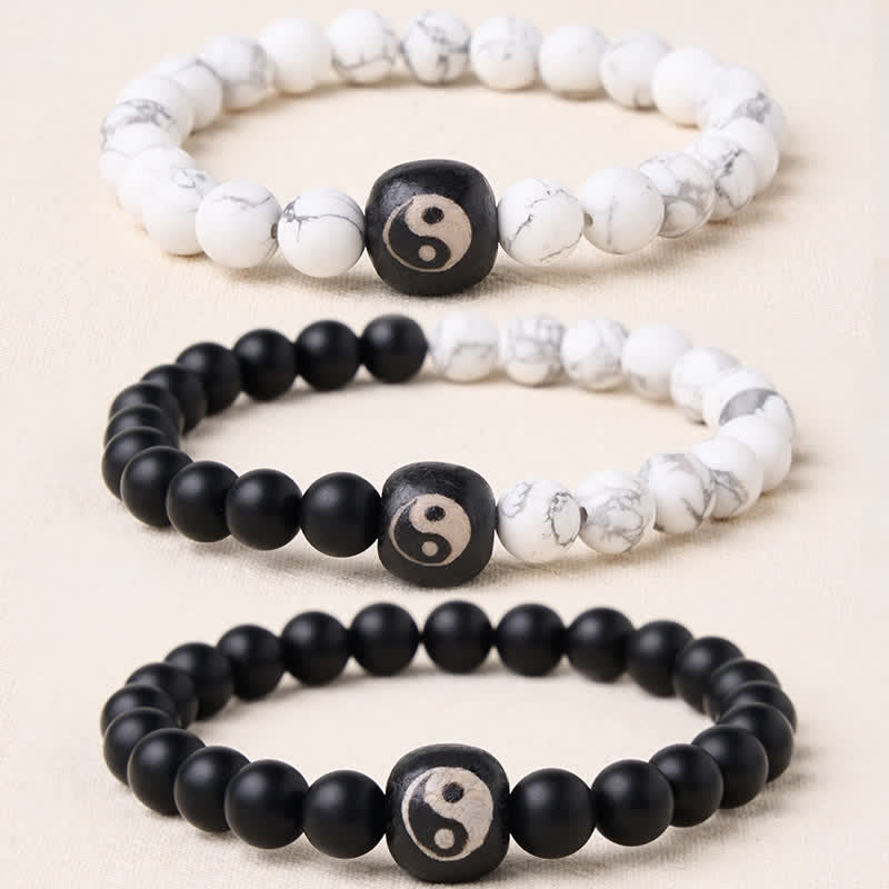 Buddha Stones Bransoletka z okrągłych koralików w kolorze czarnego onyksu i białego turkusu w równowadze yin yang - image 0