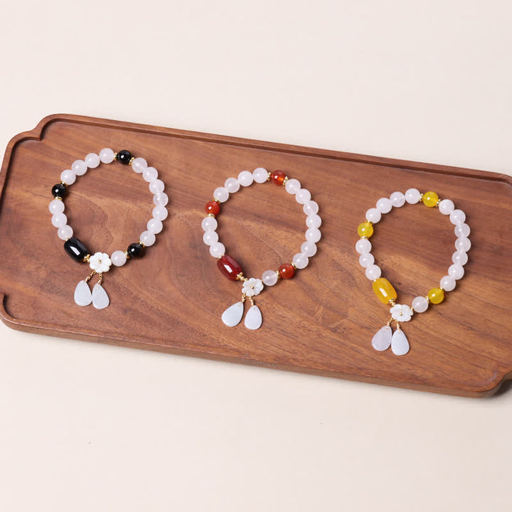 Buddha Stones Elegancka bransoletka z białego chalcedonu i czarnego agatu z kwiatowym wzorem - image 13
