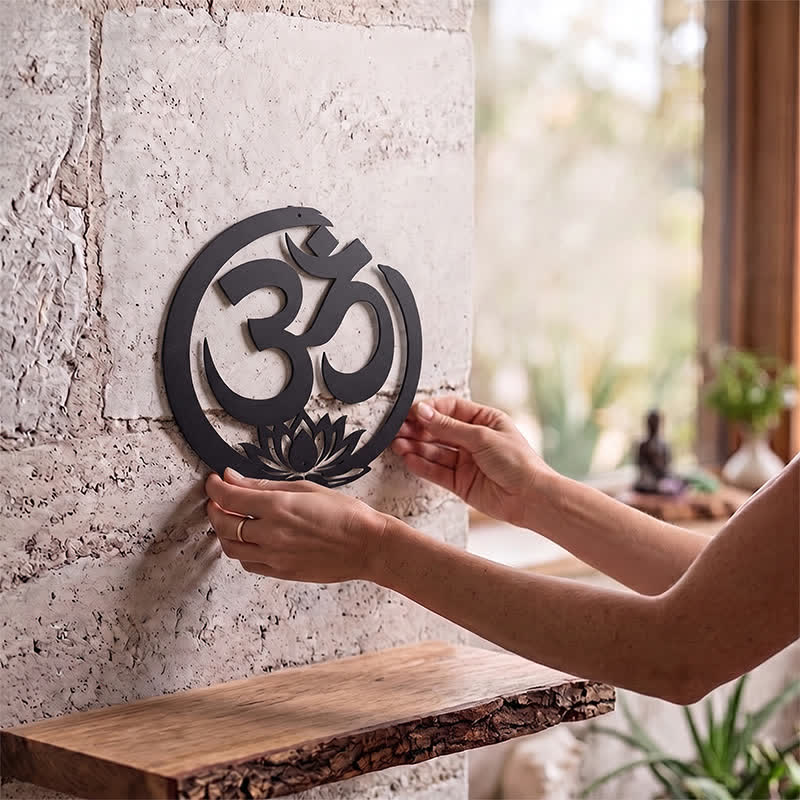Buddha Stones Święte metalowe koło OM Lotus z symbolami o znaczeniu ściennym - image 1