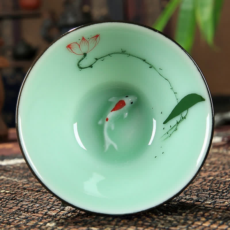 Buddha Stones Ręcznie malowana, ceramiczna filiżanka do herbaty Lotus Koi Douli w kolorze celadonu - Trzy Lotosy - image 1