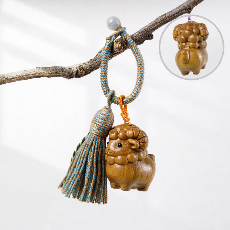 Buddha Stones Ręcznie rzeźbione breloki z zielonym drzewem sandałowym i tęczowym eukaliptusem, z kozim frędzlem i szczęściem - Zielone drzewo sandałowe - Pomarańczowo-niebieski - image 1