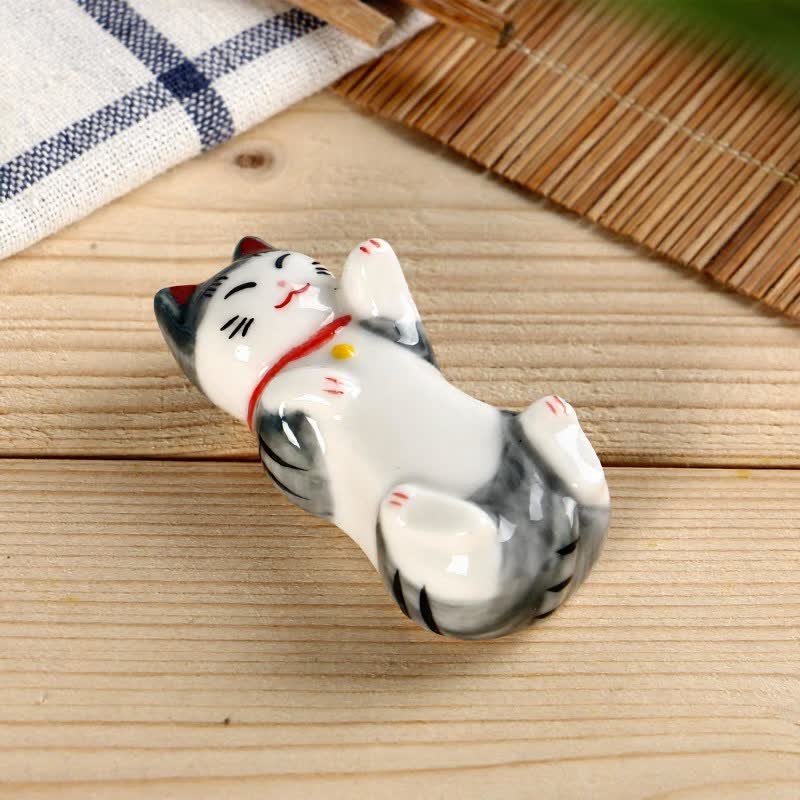 Buddha Stones Błyszczący ceramiczny, odchylany stojak na pałeczki Lucky Cat - image 2