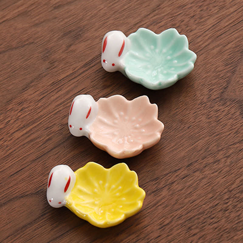 Buddha Stones Mały ceramiczny uchwyt na pałeczki w stylu królika Sakura - image 15