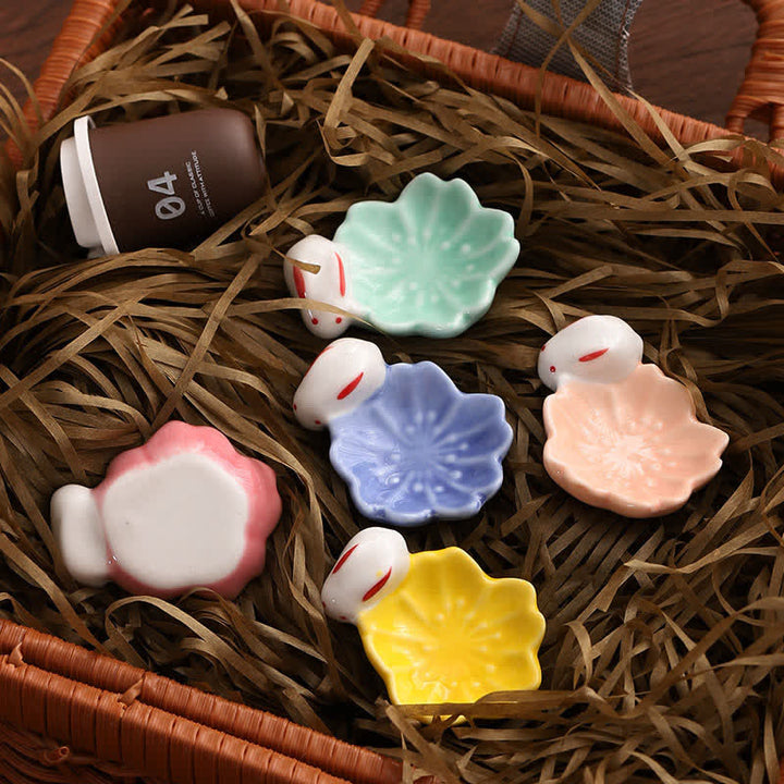 Buddha Stones Mały ceramiczny uchwyt na pałeczki w stylu królika Sakura - image 10