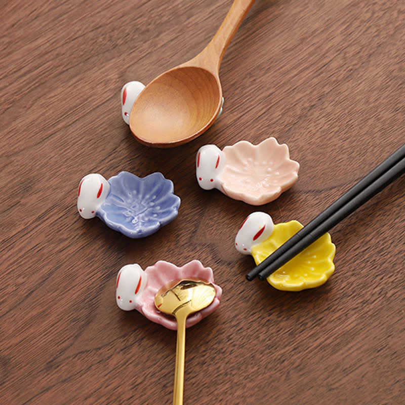 Buddha Stones Mały ceramiczny uchwyt na pałeczki w stylu królika Sakura - image 9