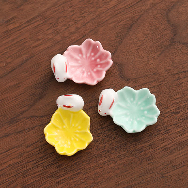 Buddha Stones Mały ceramiczny uchwyt na pałeczki w stylu królika Sakura - image 13