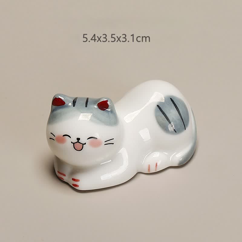 Buddha Stones Mały ceramiczny stojak na pałeczki w kształcie szczęśliwego kota - Kot leżący na lewym boku, ok. 5,4 × 3,5 × 3,1 cm - image 1