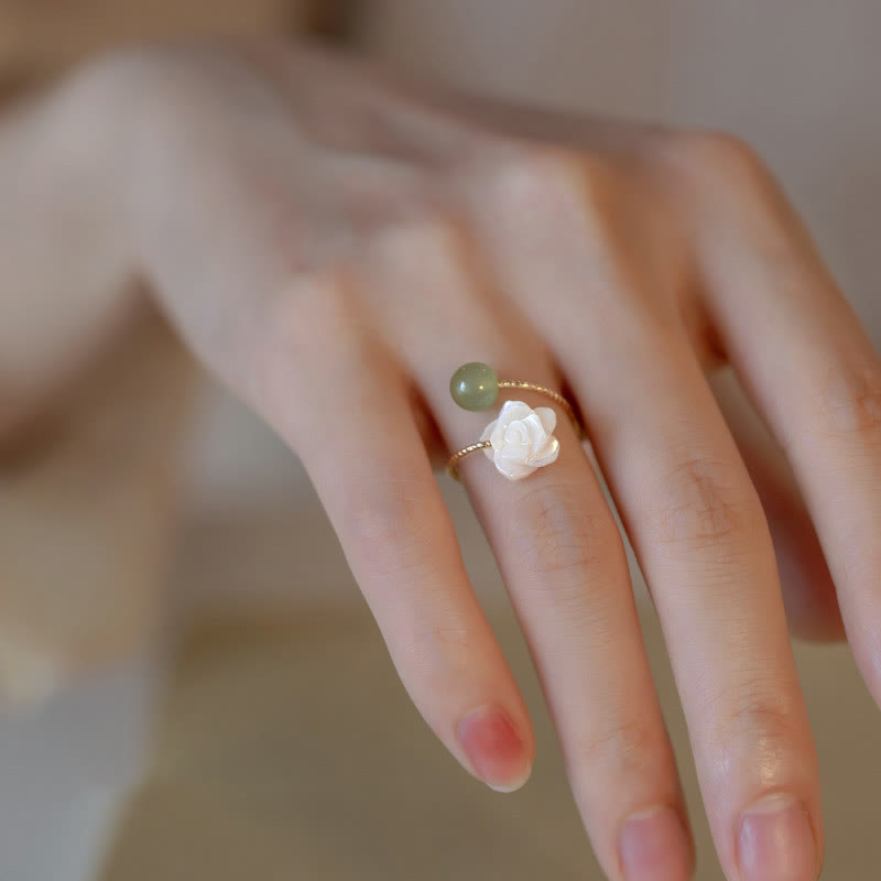 Buddha Stones 14K pozłacane Tridacna Stone Rose Flower Jade Bead Blessing Ring