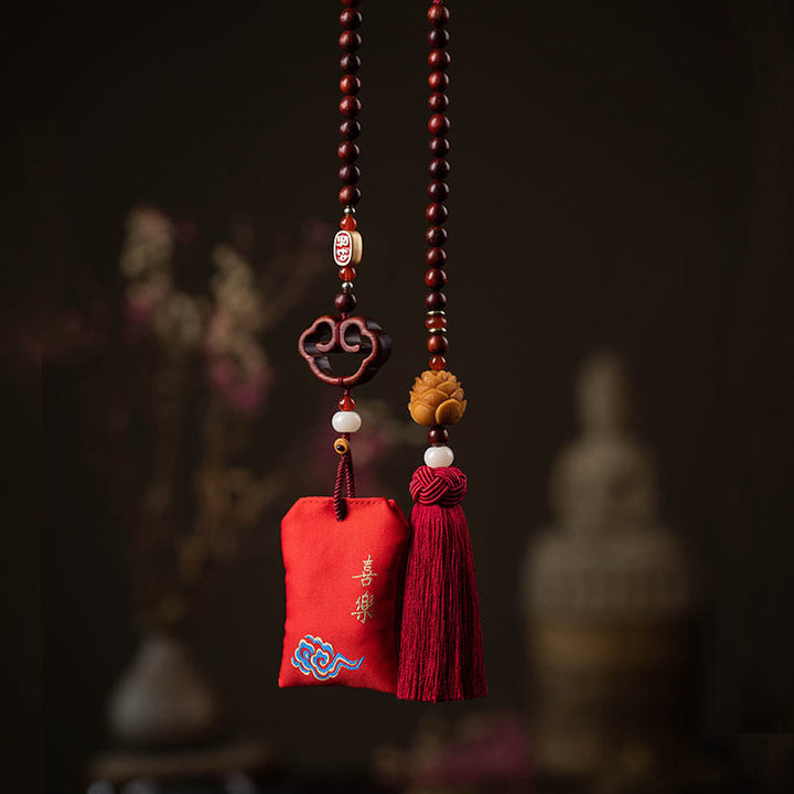 Buddha Stones Tybetańskie Małe Liście Czerwone Drzewo Sandałowe Lotos Cynober Saszetka Ochrona Chwost Dekoracja Wisząca Do Samochodu