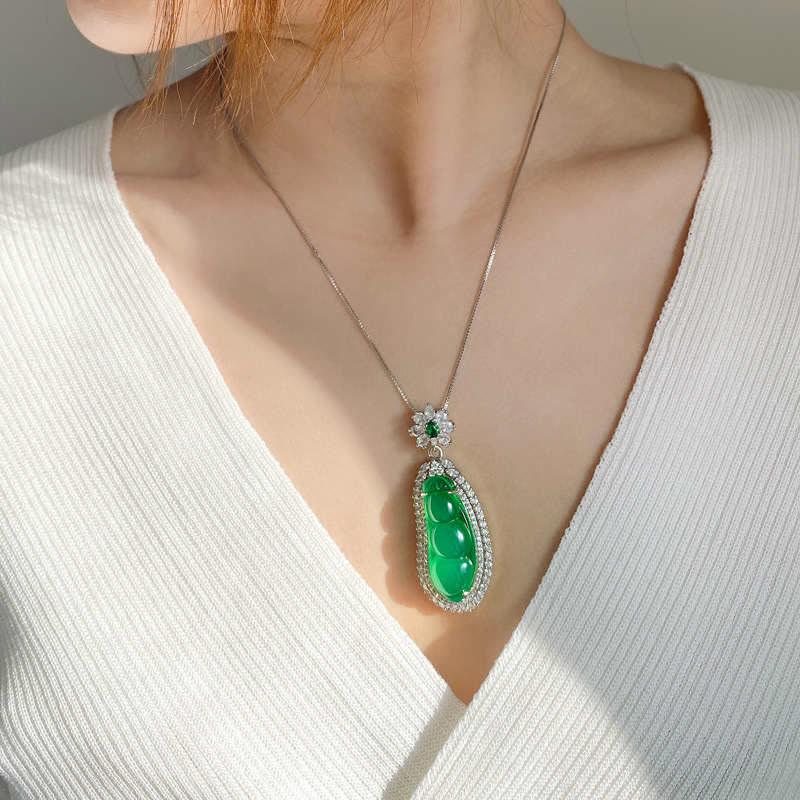 Naszyjnik z wisiorkiem Fortune Bean Cyan Jade Luck