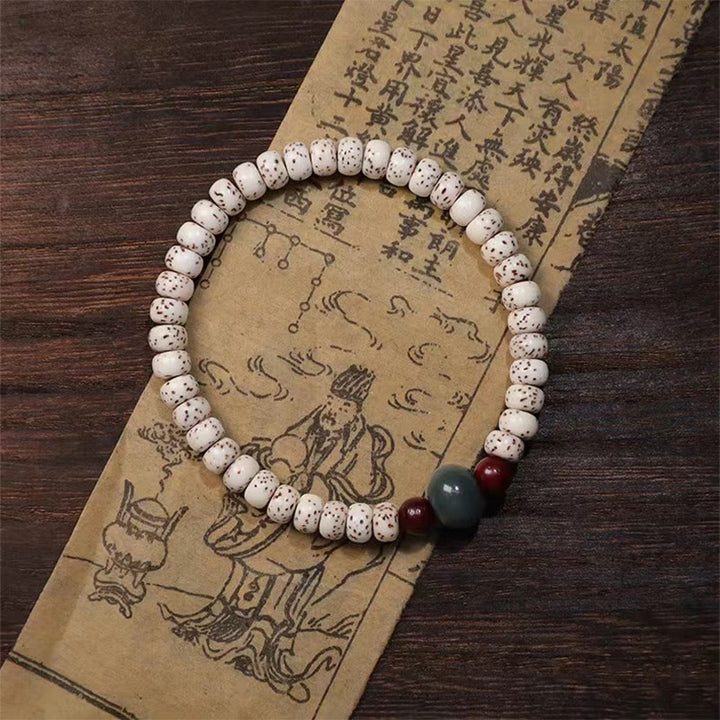 Bransoletka mądrości z małych liści drzewa sandałowego z nasion Bodhi w kolorze czerwonym z Buddha Stones