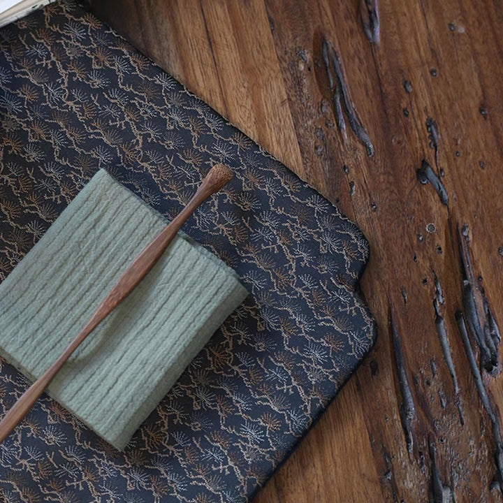 Elegancka podkładka pod kubek z brokatowym wzorem kwiatowym