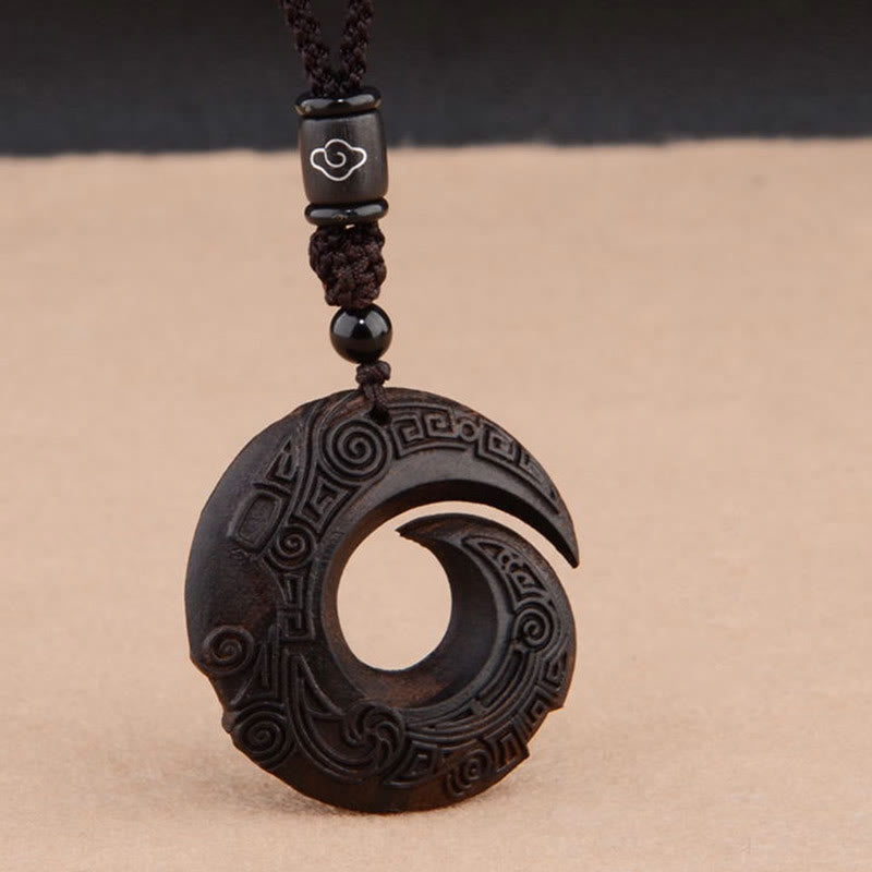 Buddha Stones Mały liść Czerwony sandałowiec Drewno hebanowe Szczęście poprawia projekt Wzór Ochrona Naszyjnik Wisiorek