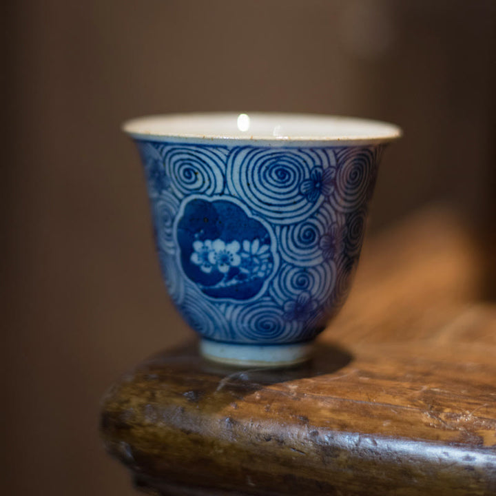Buddha Stones Jingdezhen Niebiesko-biała porcelana Malowana ręcznie Lotos Kwiat Śliwki Ceramiczna filiżanka do herbaty Kung Fu Filiżanki do herbaty