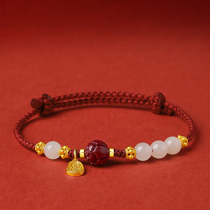 Bransoletka z Buddha Stones 24K pozłacana hetianem, białym jadeitem, cynobrem i sznurkiem szczęścia