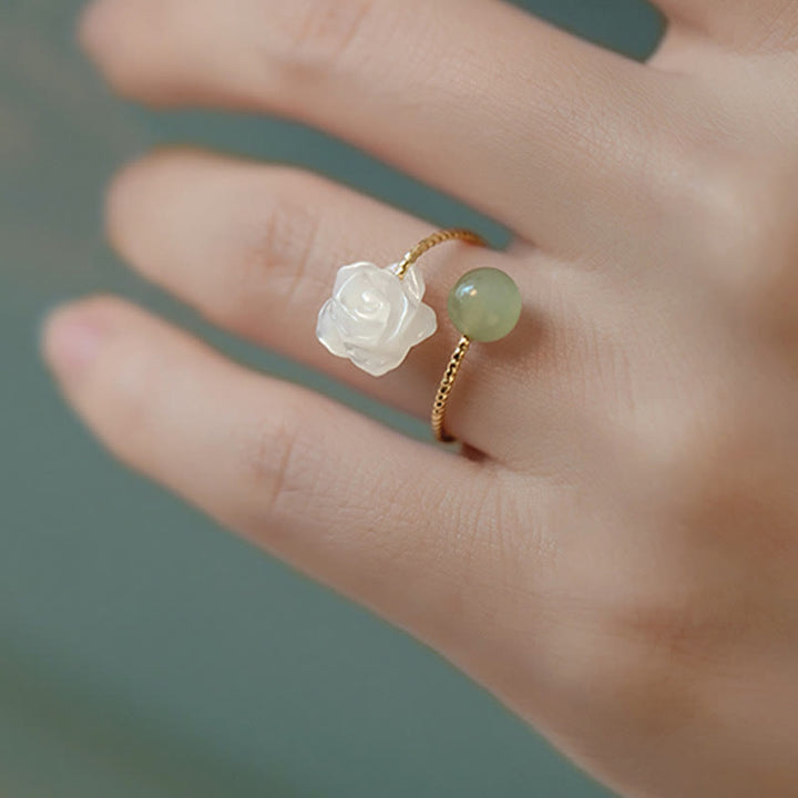 Buddha Stones 14K pozłacane Tridacna Stone Rose Flower Jade Bead Blessing Ring
