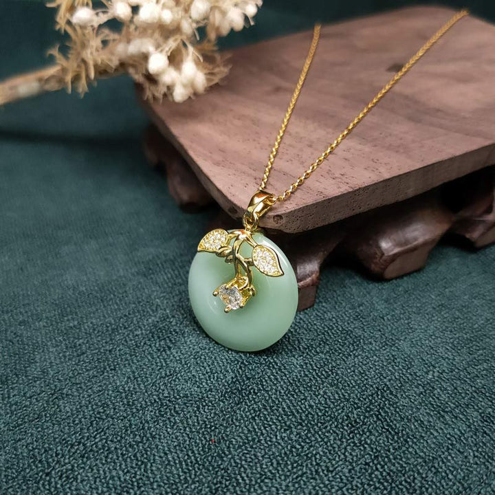 Buddha Stones Okrągły Jade Liść Błogosławieństwo Fortuna Naszyjnik Łańcuszek Wisiorek