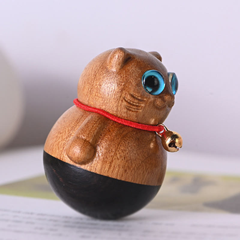 Buddha Stones Miniaturowy Szczęśliwy Kot Kociak Phoebe Zhennan Drewno Błogosławieństwo Dekoracja - image 2