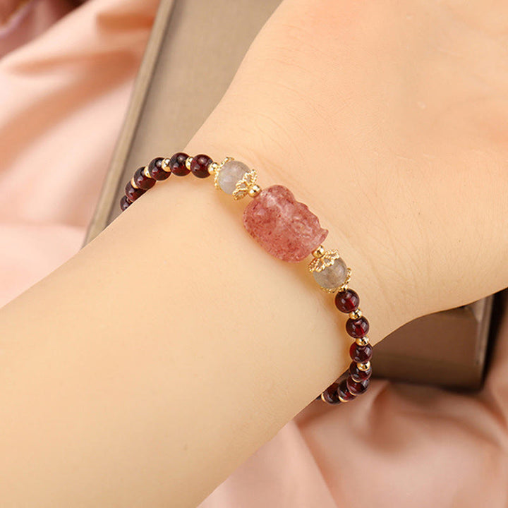 Bransoletka ochronna z Buddha Stones , naturalnym turmalinem, granatem i kwarcem truskawkowym PiXiu Moonstone