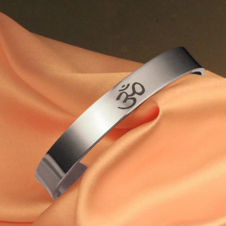 Buddha Stones Tybetański Symbol OM Bransoletka Mankiet Uważności Bransoletka Bangle