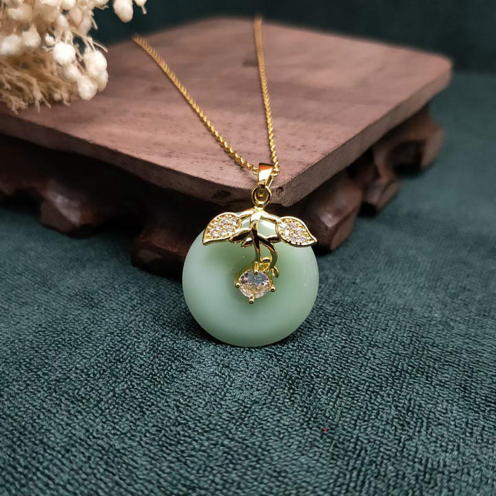 Buddha Stones Okrągły Jade Liść Błogosławieństwo Fortuna Naszyjnik Łańcuszek Wisiorek