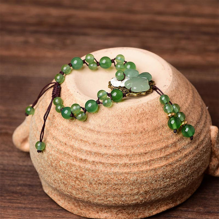 Bransoletka z naturalnego zielonego jadeitu z kwiatami szczęścia i Buddha Stones