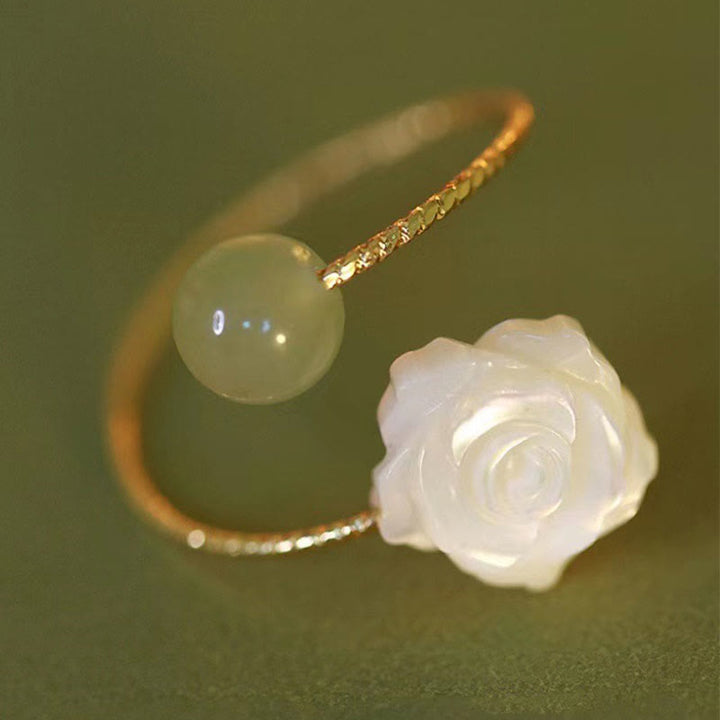 Buddha Stones 14K pozłacane Tridacna Stone Rose Flower Jade Bead Blessing Ring