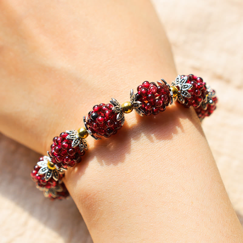 Bransoletka lecznicza z naturalnego granatu i Buddha Stones