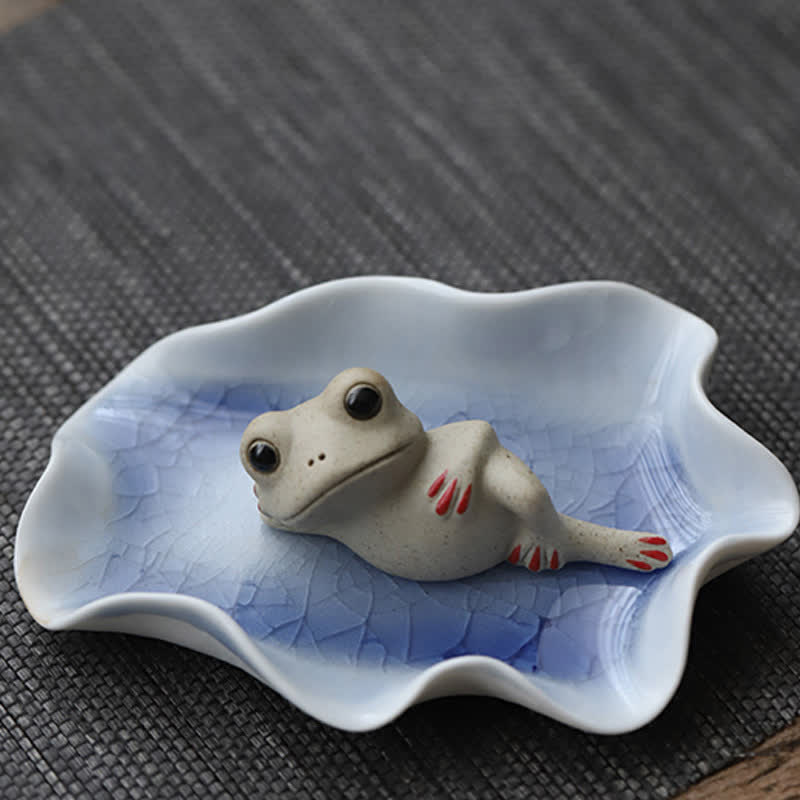 Medytująca ceramiczna mała figurka żaby