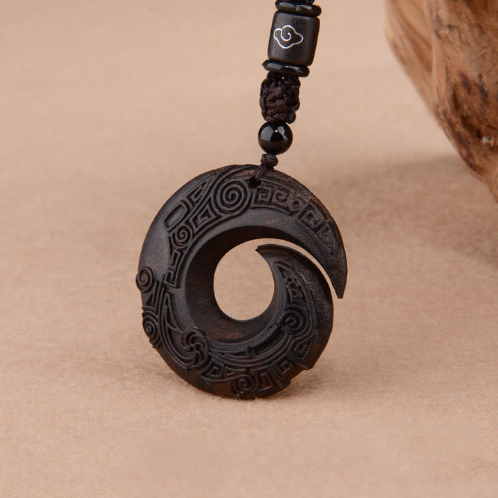Buddha Stones Mały liść Czerwony sandałowiec Drewno hebanowe Szczęście poprawia projekt Wzór Ochrona Naszyjnik Wisiorek