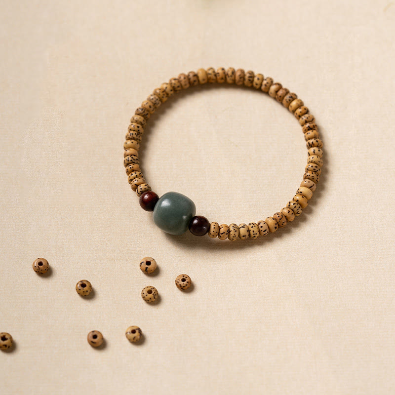 Bransoletka mądrości z małych liści drzewa sandałowego z nasion Bodhi w kolorze czerwonym z Buddha Stones
