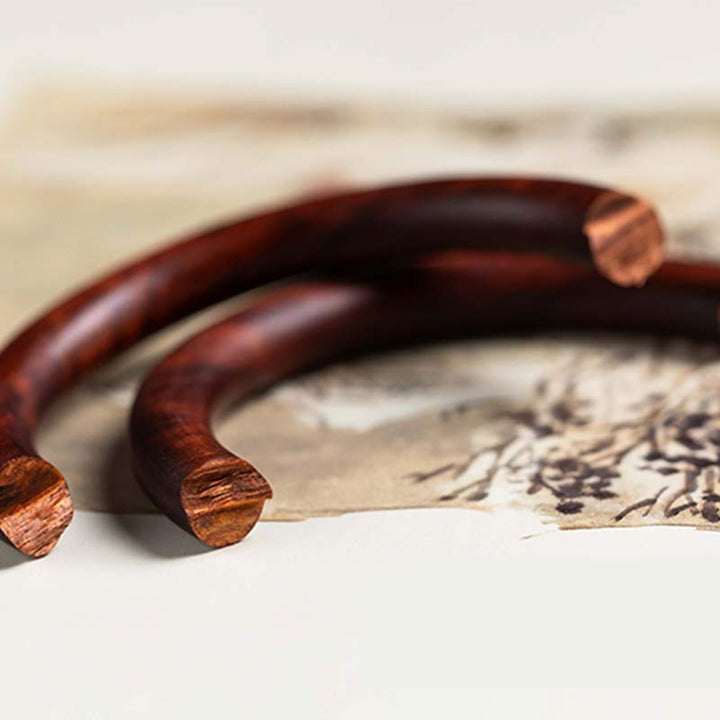 Buddha Stones Tybetańskie Małe Liście Czerwone Drzewo Sandałowe Hebanowo-Zielone Drzewo Sandałowe Bransoletka Ochronna Bangle