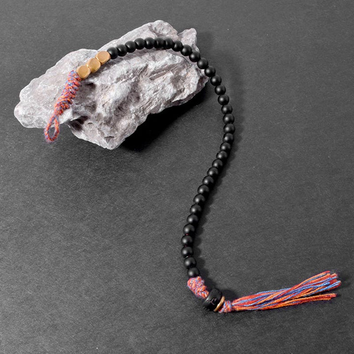 Bransoletka z frędzlami z Buddha Stones wykonana ręcznie z tybetańskiego czarnego onyksu