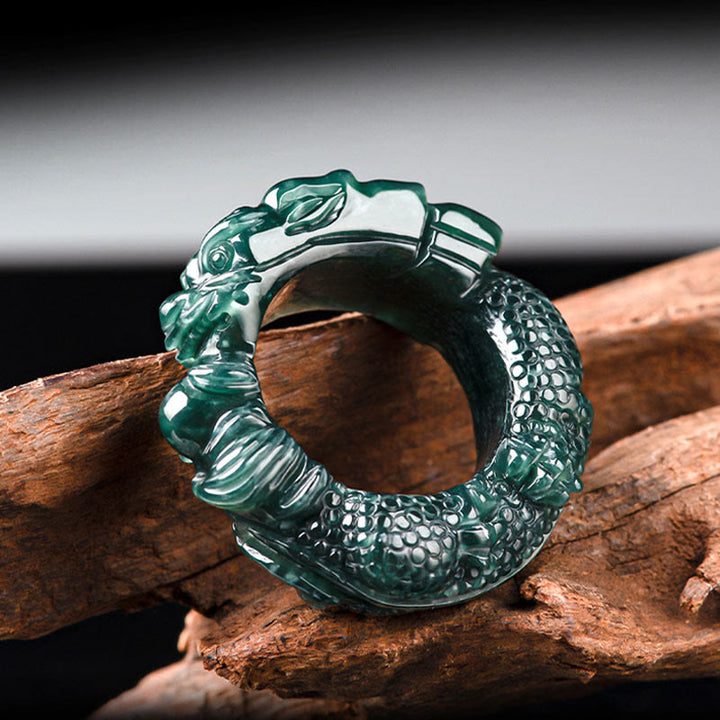 Pierścionek sukcesu z naturalnego cyjanowego jadeitu z rzeźbionym smokiem i Buddha Stones