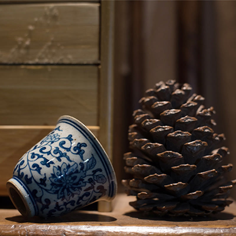 Buddha Stones Jingdezhen Niebiesko-biała porcelana Malowana ręcznie Lotos Kwiat Śliwki Ceramiczna filiżanka do herbaty Kung Fu Filiżanki do herbaty