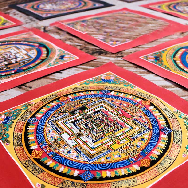 Tybetański ręcznie malowany obraz Thangka Mandala w pudełku z losowym wzorem kolorystycznym