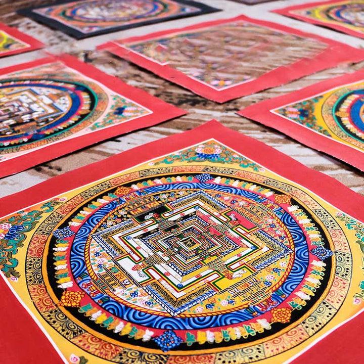 Tybetański ręcznie malowany obraz Thangka Mandala w pudełku z losowym wzorem kolorystycznym