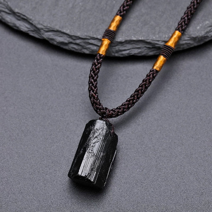 Naszyjnik z wisiorkiem z naturalnego czarnego turmalinu i pozytywnej liny Buddha Stones - Czarny turmalin (surowa, wydłużona forma · rozmiar różny) - image 0