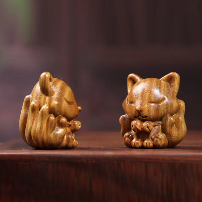Buddha Stones Mini Dziewięcioogonowy Lis Kość Słoniowa Owoc Sandałowiec Zielony Sandałowiec Błogosławieństwo Dekoracja