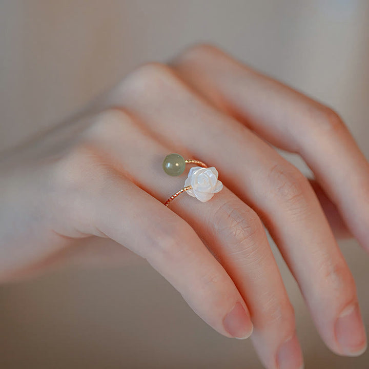 Buddha Stones 14K pozłacane Tridacna Stone Rose Flower Jade Bead Blessing Ring